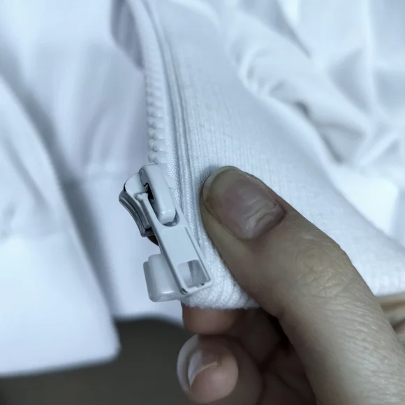 Forever 21 X Hello Kitty White Velour Cropped Hoodie with Rhinestones Rare - Picture 8 of 11